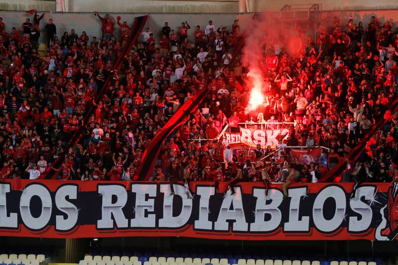 Los hinchas han realizado cantos en contra del presidente del club.
Marco Vazquez/Photosport