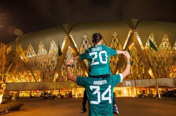 VIDEO | Una locura: Arabia Saudita presenta estadio al borde de un acantilado para el Mundial 2034
