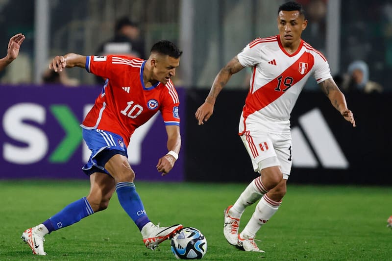 jugando ante Perú en el estadio Monumental (Foto: Aton)