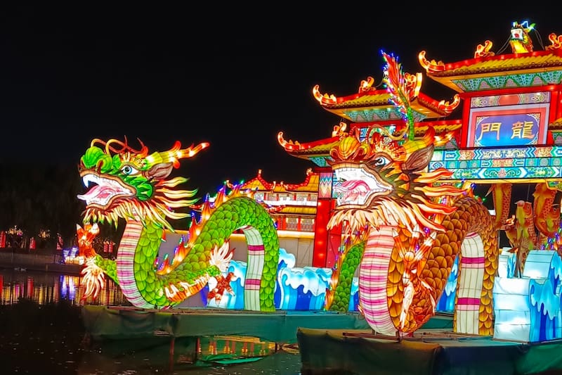 Este espectáculo cuenta con shows de luces, faroles tradicionales y más.