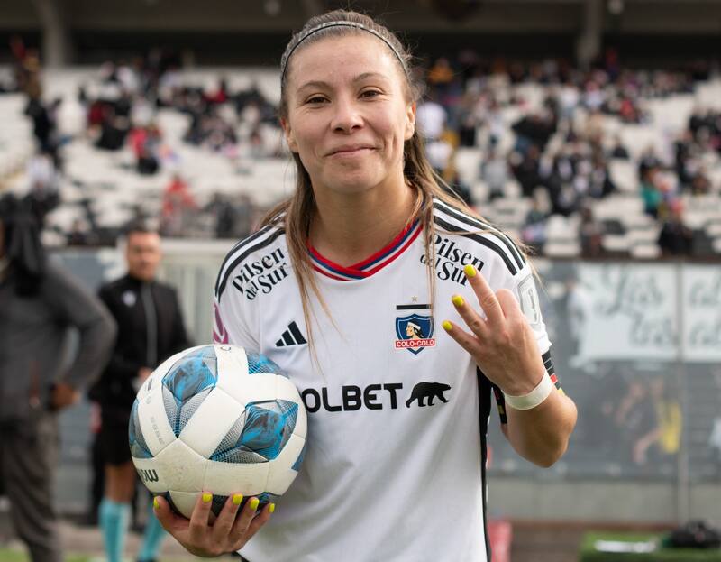 La capitana de Colo Colo renovó por un año. Fotos y video: Prensa Colo Colo.