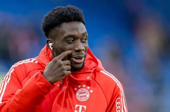 Escándalo en Alemania: detuvieron a Alphonso Davies conduciendo borracho un Lamborghini
