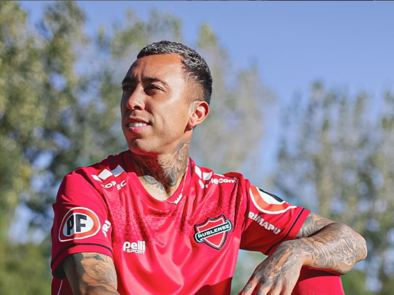 sueña en grande y no pierde las esperanzas de volver a jugar por la Selección Nacional tras regresar al fútbol chileno.