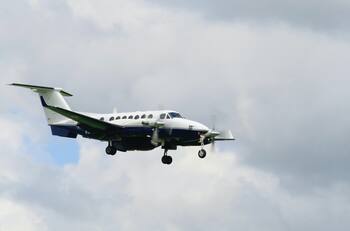 VIDEO | Pasajero sin experiencia volando aterrizó avión luego de que piloto perdiera el conocimiento