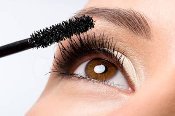 Cómo preparar rímel para unas pestañas que parecerán extensiones