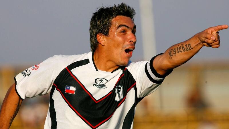 Esteban Paredes volvería a jugar en Santiago Morning.