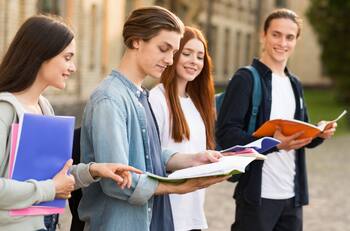 Estas son las 10 carreras técnicas con mayor empleabilidad en Chile: Sueldos superan el millón de pesos