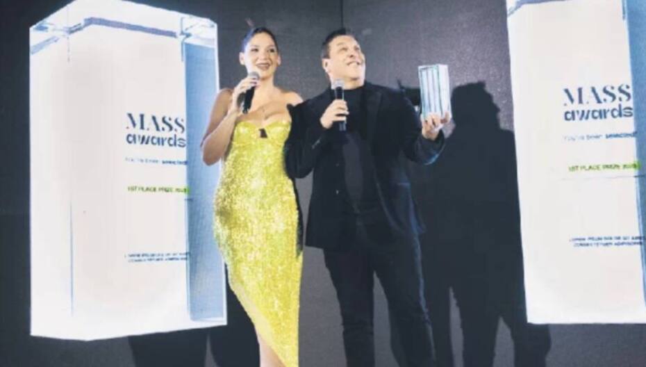 Kel Calderón y Julio César Rodríguez se reencuentran en los Mass Awards