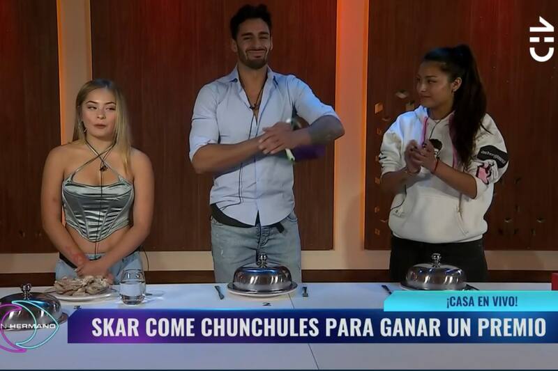La primera en concursar fue Skarleth Labra, quien debió comer chunchules.