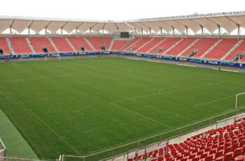 Estadio del fútbol chileno renueva por completo su cancha: siembra una tonelada de semillas