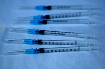 Minsal amplía vacunación anual contra el Covid-19 para mayores de 12 años