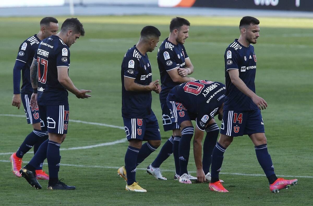 Complicaciones de última hora podrían frustrar partida de jugador de U. de Chile al extranjero