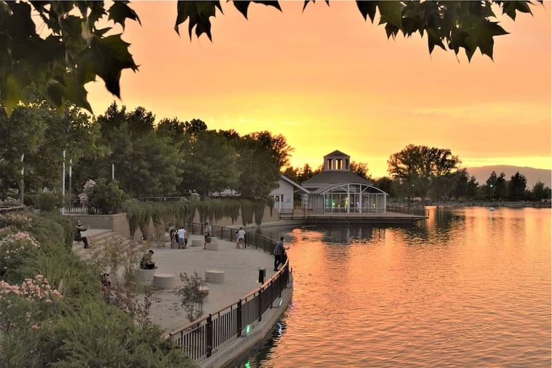 Este está abierto de lunes a domingo y de 07:00 a 20:30 horas. Créditos: Comunidad Piedra Roja.