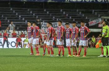 Con Salomón Rodríguez en contra: Colo Colo cayó ante Montevideo City y acumuló su tercera derrota en Uruguay