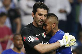 Que se traiga a Buffon: Los hinchas de Colo Colo le hicieron una divertida propuesta a Arturo Vidal