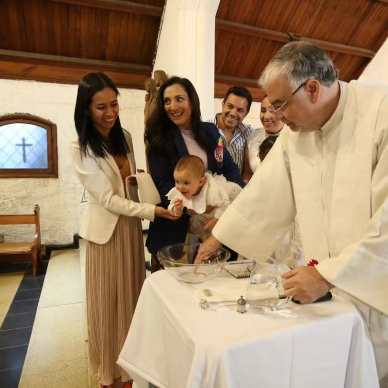 Bautizo hija de Simón Oliveros y Natalia Saavedra