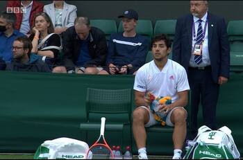 Cristian Garín tendrá que volver este miércoles a revertir su partido de primera ronda en Wimbledon