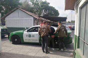 Detienen a hombre que atacó y amenazó a funcionarios de la salud con una picota en Noviciado