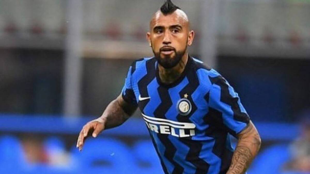 Arturo Vidal posó abrazado junto a jugador que tuvo coronavirus en el Inter de Milán