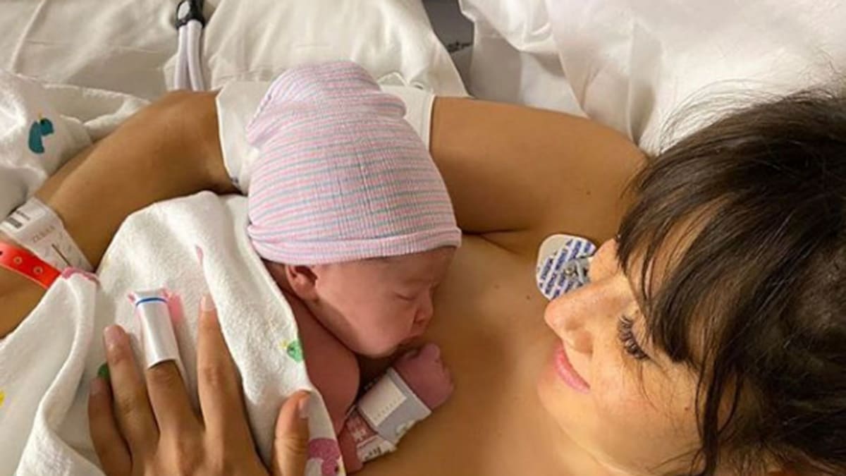 HaAsh da la bienvenida a hija de Hanna