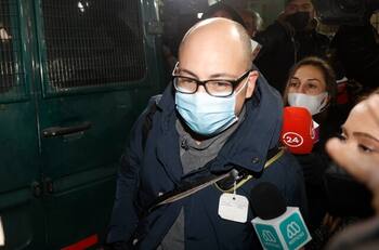 Nicolás López fue agredido por manifestante a su salida de la cárcel de Casablanca