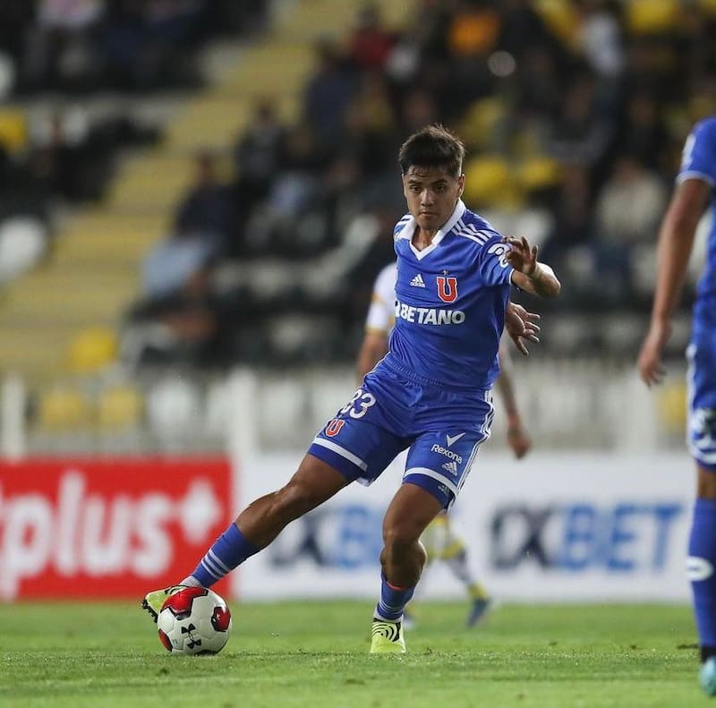 Enzo Fernández en su debut profesional con la camiseta de la U.