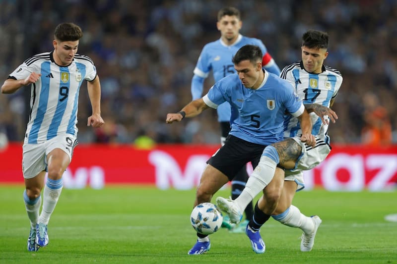 se enfrentan en Montevideo.