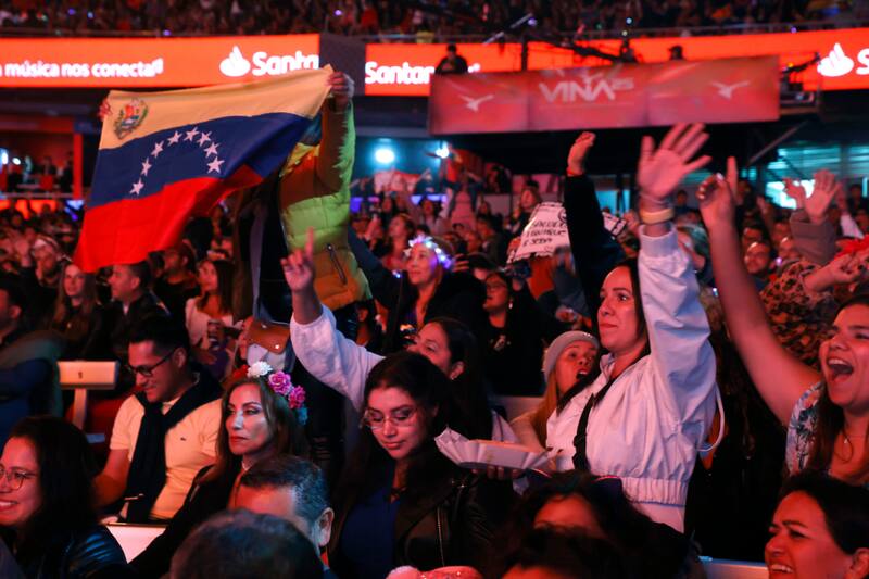 Los fanáticos del humorista venezolano no recibieron de buena manera las pifias en su contra.