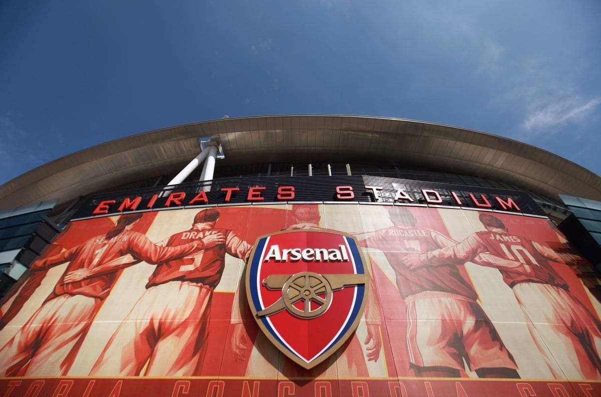 Desde Allianz Arena al Estadio Caliente: la lista de recintos de fútbol a los que se sumará la UC