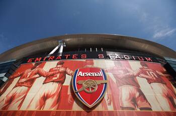 Desde Allianz Arena al Estadio Caliente: la lista de recintos de fútbol a los que se sumará la UC