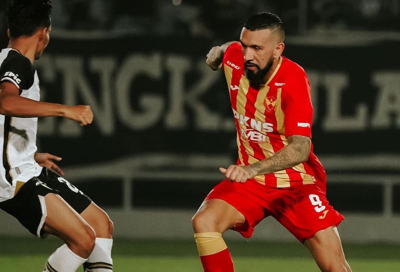 El ariete vuelve a Chile tras su última temporada en el Selangor de Malasia. Foto: @selangorfc.