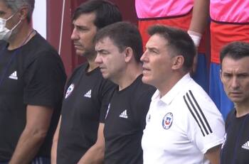 VIDEO | Eduardo Berizzo sorprendió cantando el himno de Chile en derrota de La Roja en la Copa Kirin
