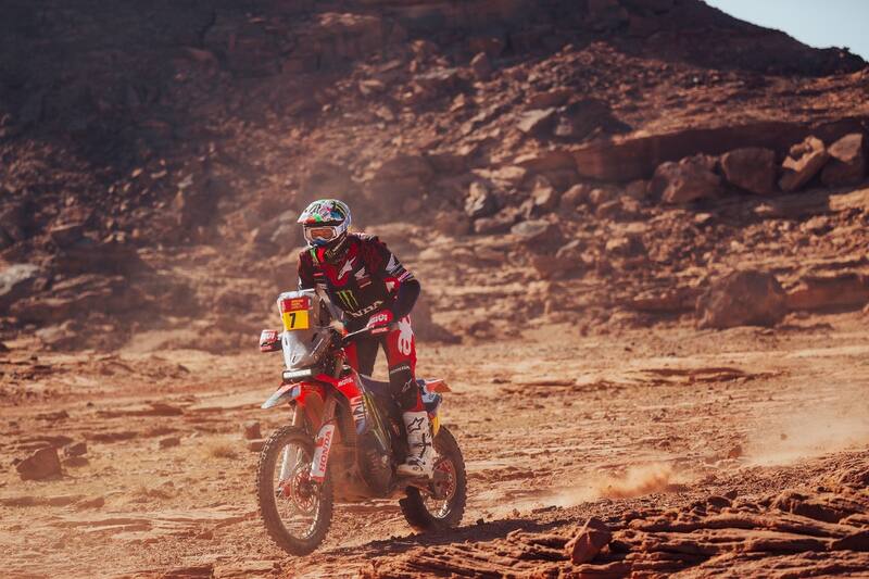 El piloto chileno se retiró del Dakar