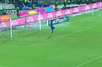 VIDEO | "Dios mío, qué golazo": Relator enloqueció con tanto de mitad de cancha en final del fútbol colombiano