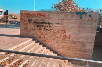 Joven que cayó al Río Mapocho fue detenido por rayar monumento de Jaime Guzmán