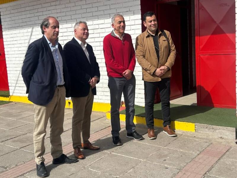 Segunda estación en la gira Yunge-Tobar. Destino: con los personeros de Unión Española en el estadio Santa Laura.
