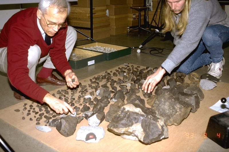 Debido a su choque con la atmosfera terrestre, la roca estelar se fragmentó en pedazos, siendo el de mayor tamaño de un poco más de 27 kilos.