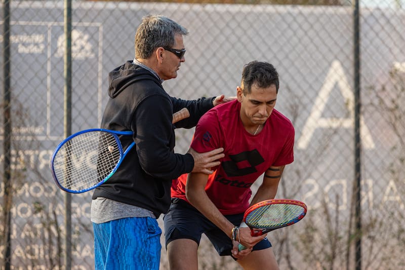 El coach hizo el contacto con Larry Stefanki. Foto: Felipe Escobedo