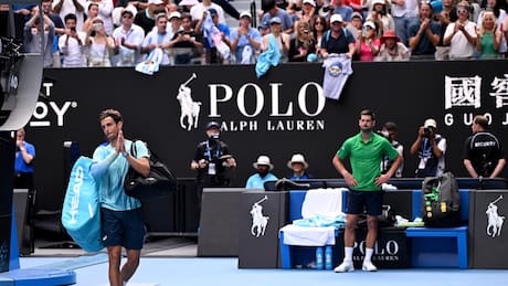 VIDEO | Máxima crueldad: el momento en que Musetti se retira del Australian Open cuando vencía a Novak Djokovic