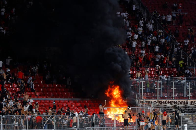 Los incidentes que se produjeron en el duelo entre Huachipato y Colo Colo (Foto: Photosport)