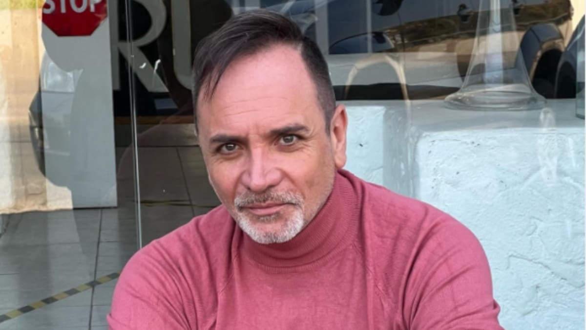 "Borra esa foto por la chu...": Luis Jara compartió divertida foto imitando a Elvis Presley