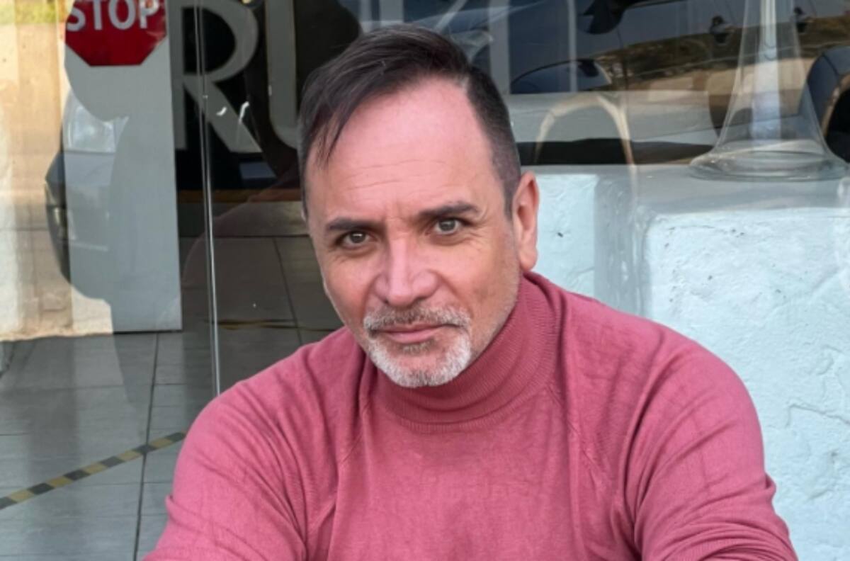 "Borra esa foto por la chu...": Luis Jara compartió divertida foto imitando a Elvis Presley