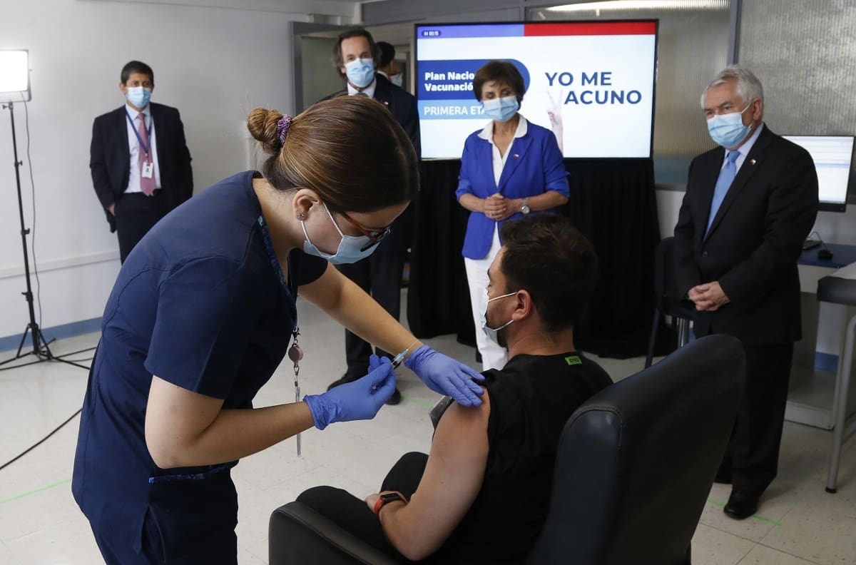 Ministro Paris proyectó los pasos a seguir tras la llegada de las primeras dosis de la vacuna de Pfizer