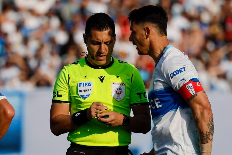 "Como comisión, la instrucción es clara: a todos los jugadores por igual. No que el capitán te pueda levantar los brazos o te pueda reclamar", advierte Roberto Tobar.