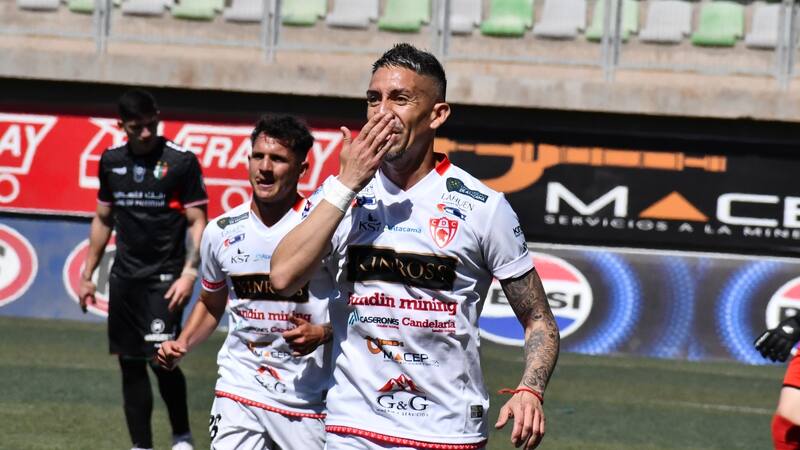 Es la bestia negra de Colo Colo, sueña con jugar en la U y ahora es opción en Santiago Wanderers