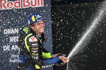 Valentino Rossi dio negativo y podrá regresar en el Gran Premio de Europa de MotoGP