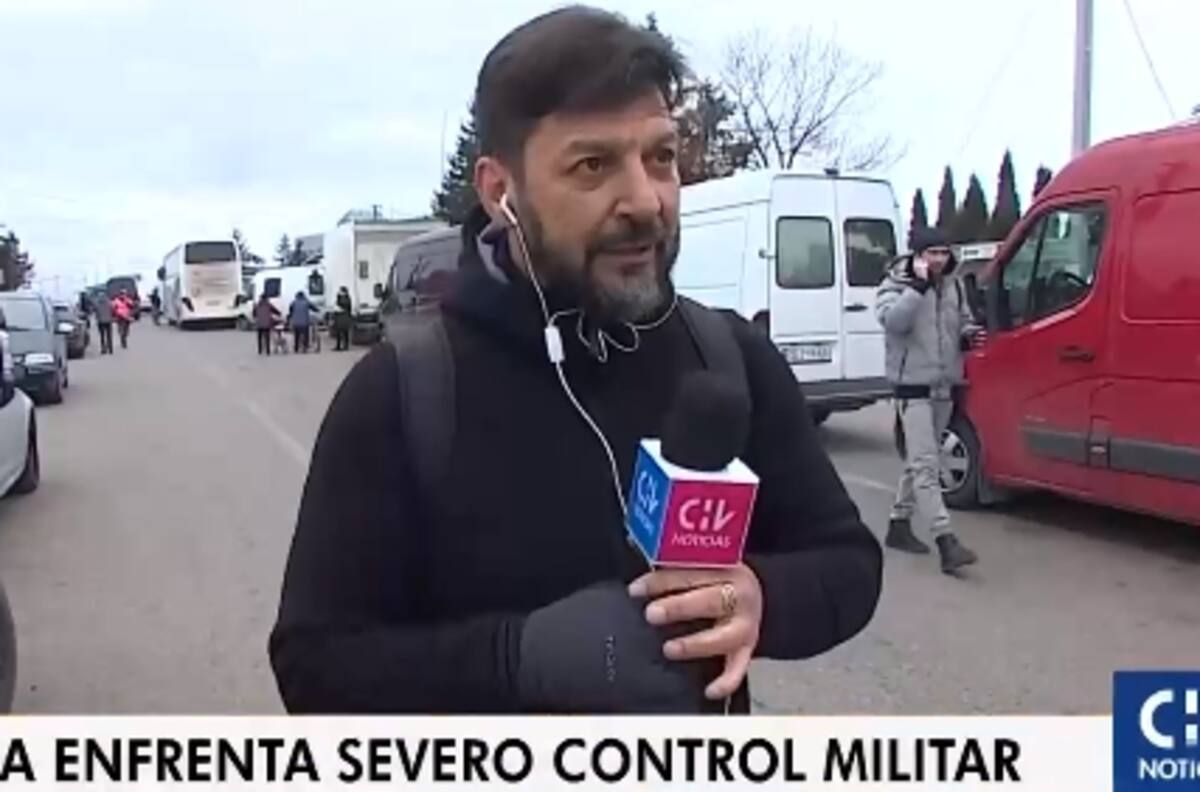 El tenso momento de Rafael Cavada en Ucrania: Militares lo hicieron detener contacto en vivo "CHV Noticias"