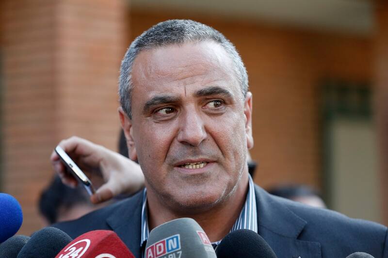 Santiago 17 de diciembre de 2015
Pablo Milad habla con la prensa después de salir del Consejo de Presidentes ANFP.
Javier Torres/Aton Chile