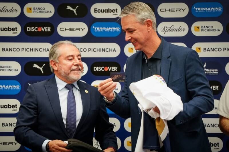 , entrenador de Liga de Quito. Foto: @LDU_Oficial.