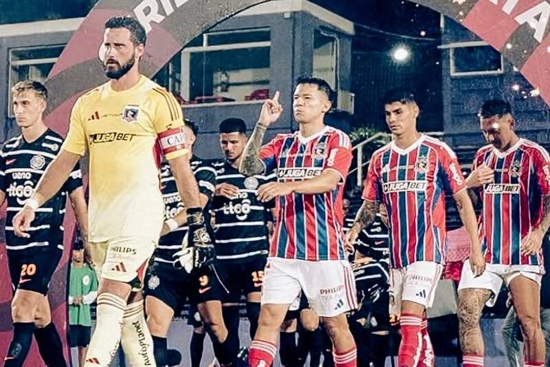 El portero fue la gran figura de Colo Colo frente a Olimpia. Foto: Serie del Río de La Plata.